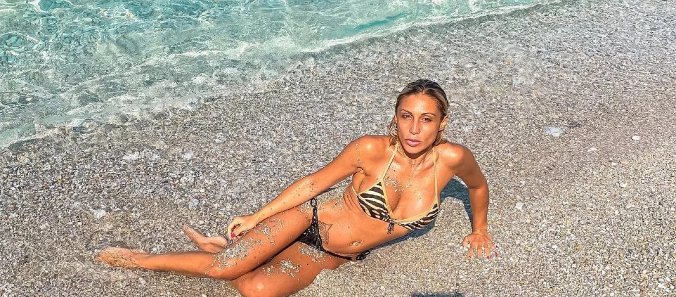 Μ.Καρλάκη: Η «καυτή» τραγουδίστρια που ανάβει «φωτιές» και εκτός πίστας (φώτο)